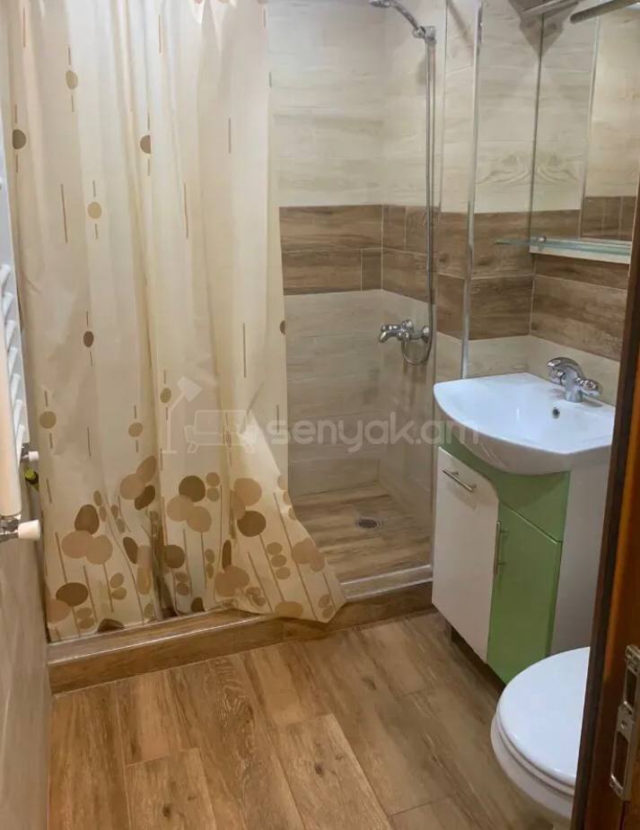 3 Սենյականոց Բնակարան Քարե Շենքում, 64քմ, 3/5 հարկ, Կոսմետիկ Վերանորոգված