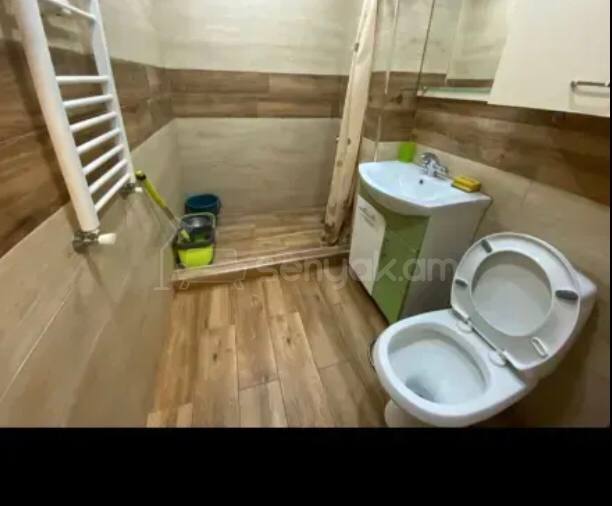 3 Սենյականոց Բնակարան Քարե Շենքում, 64քմ, 3/5 հարկ, Կոսմետիկ Վերանորոգված