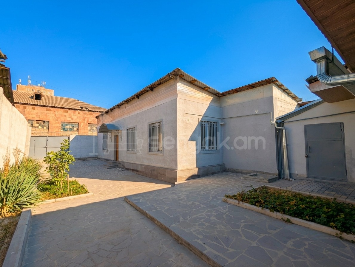 7 Սենյականոց Սեփական Տուն, 198քմ, Նորմալ Վիճակում