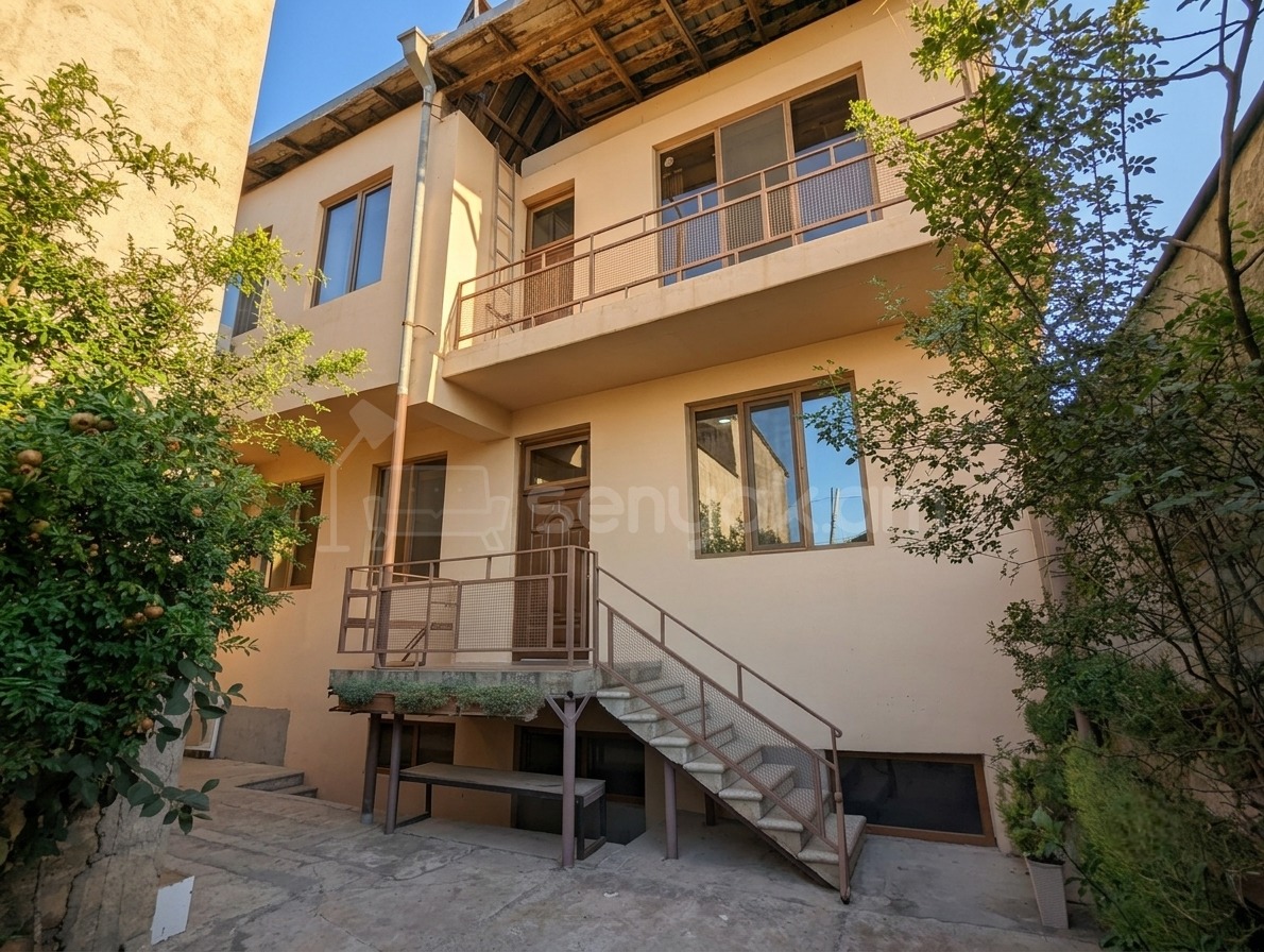 4 Սենյականոց Սեփական Տուն, 225քմ, Կապիտալ Վերանորոգված