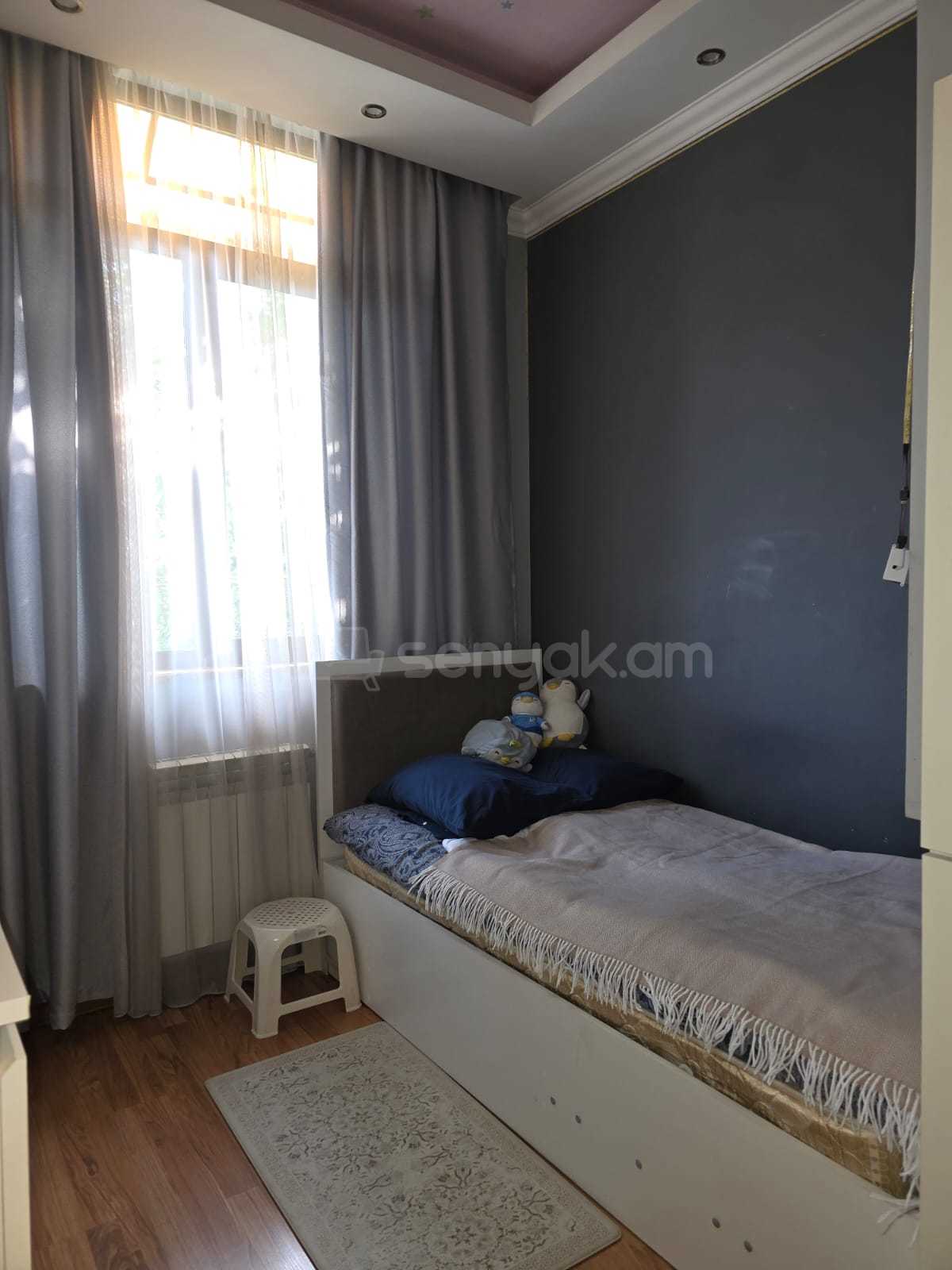 4 Սենյականոց Բնակարան Քարե Շենքում, 78քմ, 2/4 հարկ, Կապիտալ Վերանորոգված