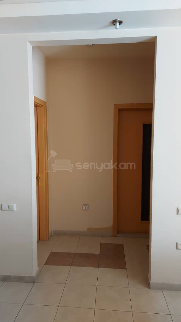 3 Սենյականոց Բնակարան, 82քմ, 5/5 հարկ, Կապիտալ Վերանորոգված