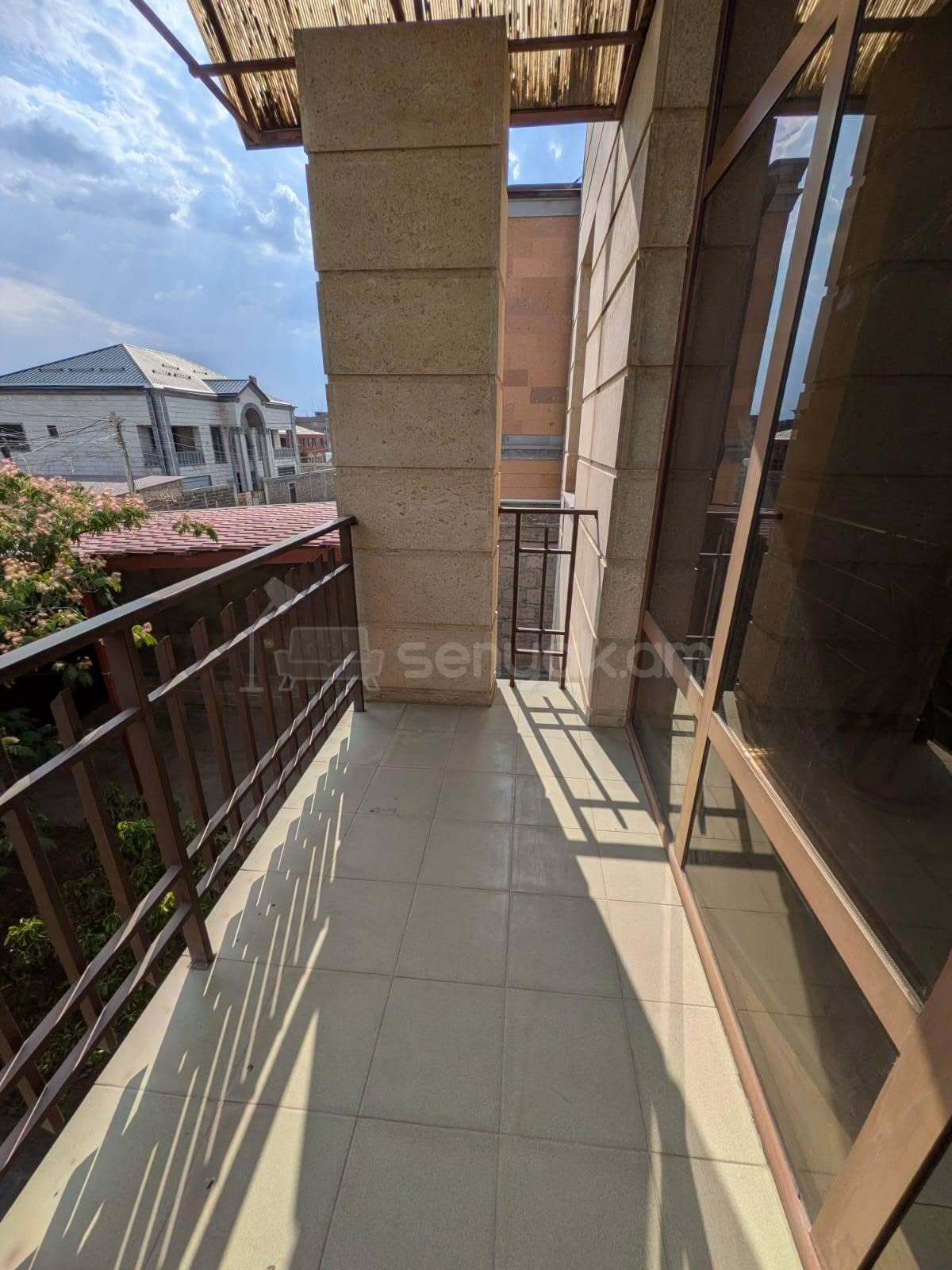 5 Սենյականոց Սեփական Տուն, 600քմ, Կապիտալ Վերանորոգված, Կահավորված, Ավտոտնակով