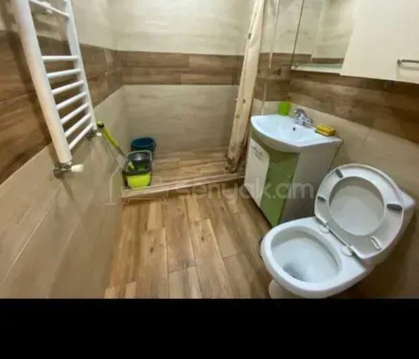 3 Սենյականոց Բնակարան Քարե Շենքում, 64քմ, 3/5 հարկ, Կոսմետիկ Վերանորոգված