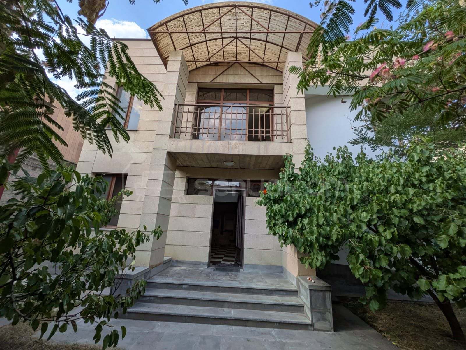 5 Սենյականոց Շքեղ Առանձնատուն, 210քմ, Կահավորված, Ավտոտնակով