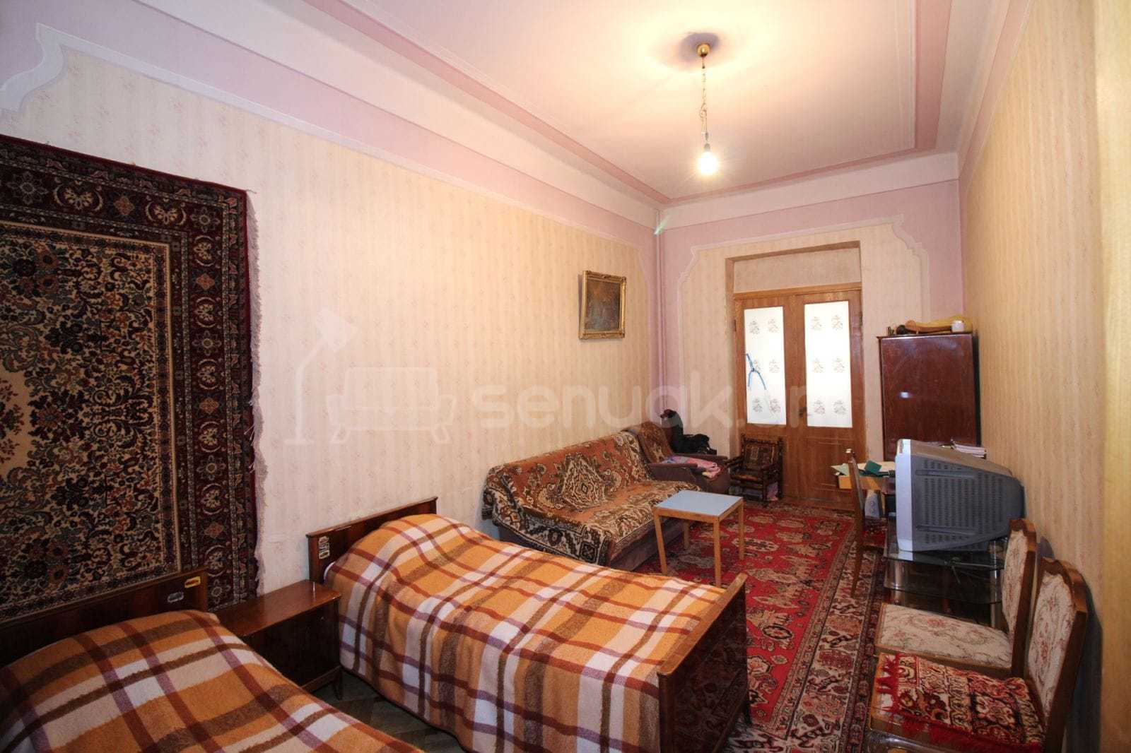 3 Սենյականոց Բնակարան Քարե Շենքում, 80քմ, 2/5 հարկ, Նորմալ Վիճակում