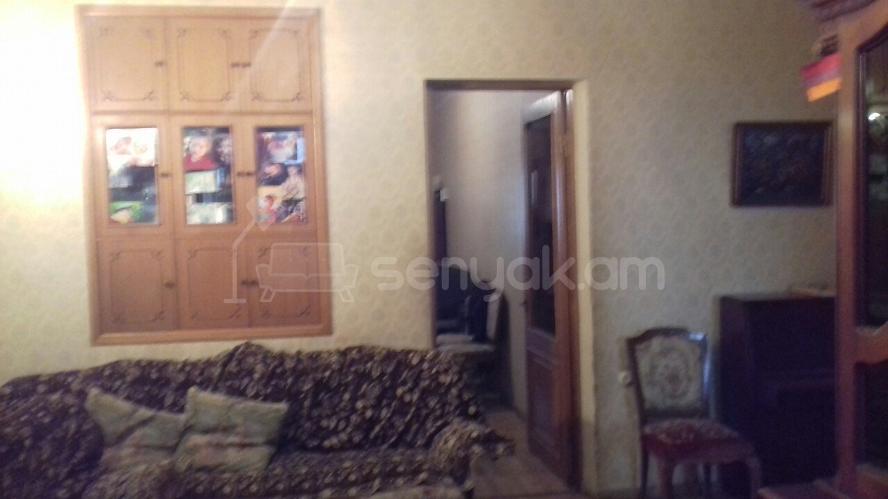 3 Սենյականոց Բնակարան Քարե Շենքում, 80քմ, 2/5 հարկ, Նորմալ Վիճակում