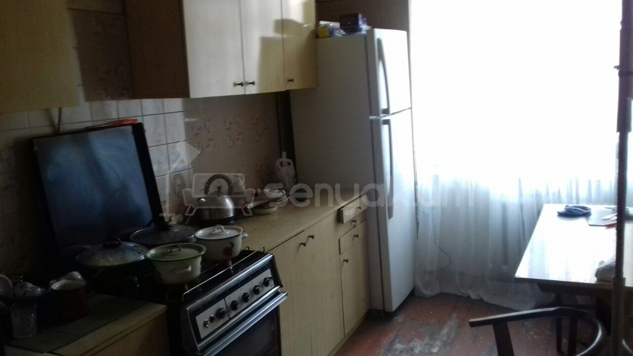 3 Սենյականոց Բնակարան Քարե Շենքում, 80քմ, 2/5 հարկ, Նորմալ Վիճակում