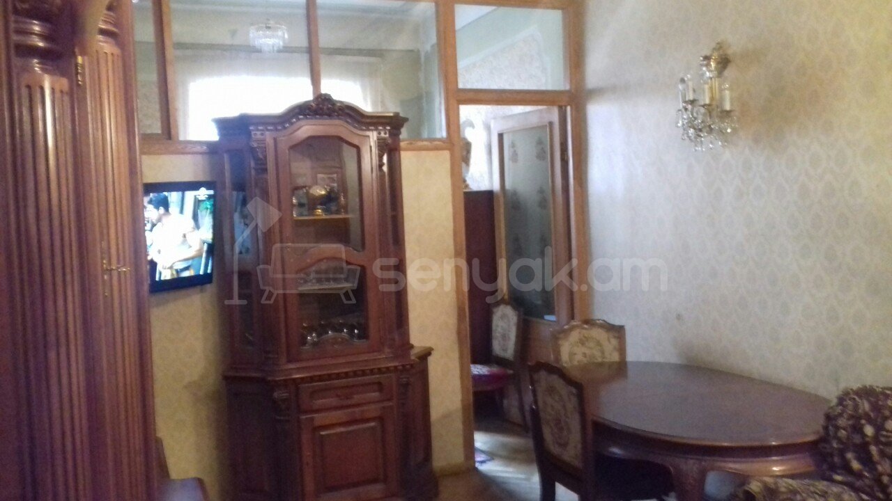 3 Սենյականոց Բնակարան Քարե Շենքում, 80քմ, 2/5 հարկ, Նորմալ Վիճակում