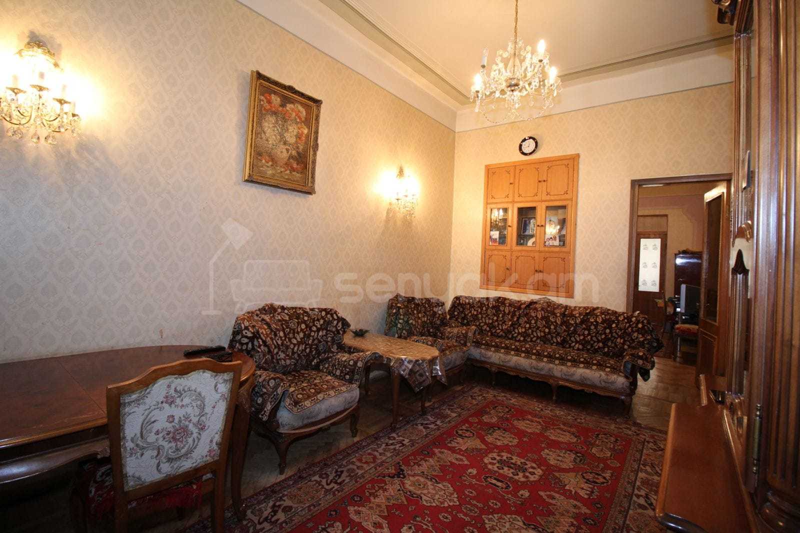 3 Սենյականոց Բնակարան Քարե Շենքում, 80քմ, 2/5 հարկ, Նորմալ Վիճակում