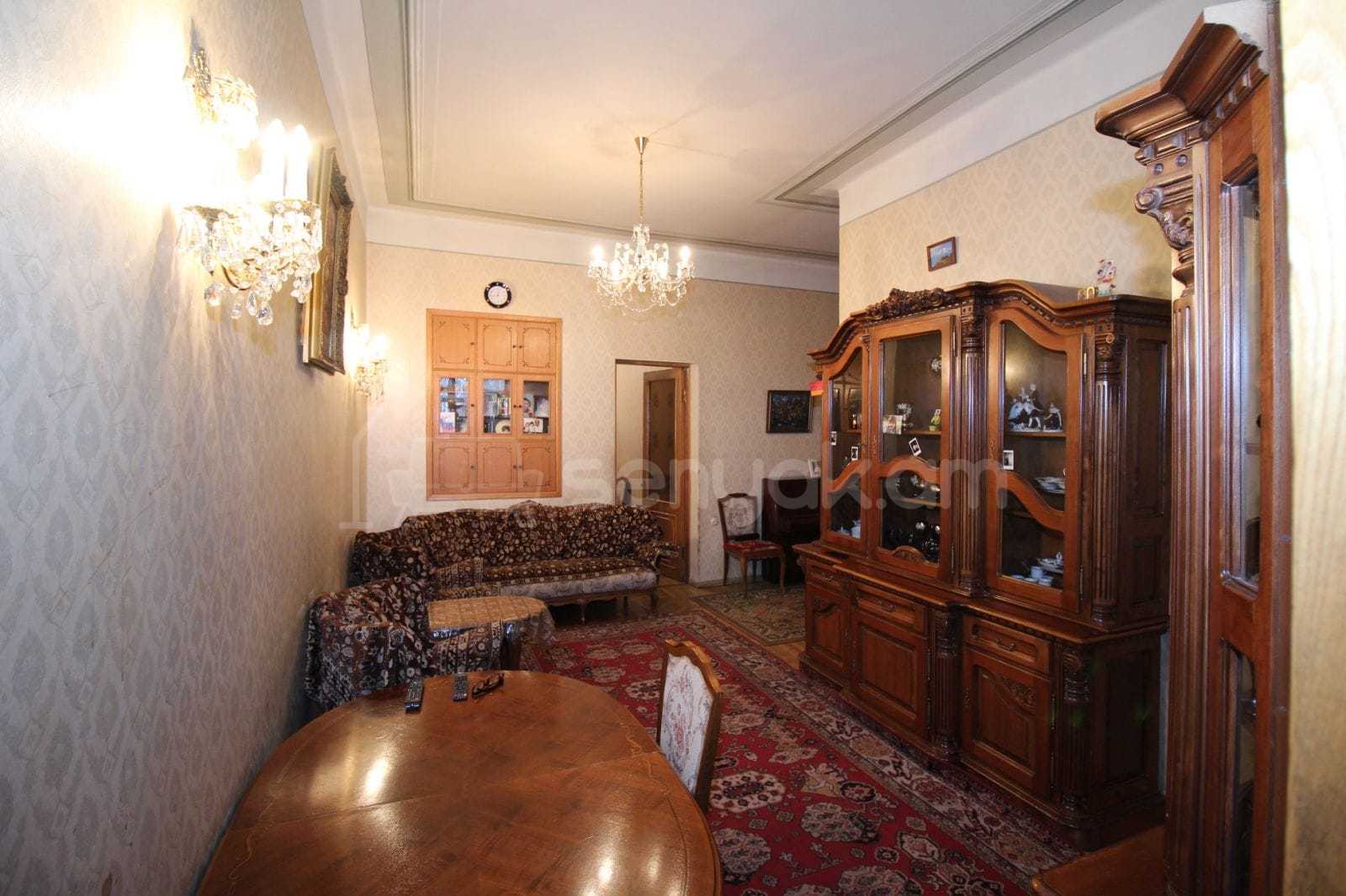 3 Սենյականոց Բնակարան Քարե Շենքում, 80քմ, 2/5 հարկ, Նորմալ Վիճակում