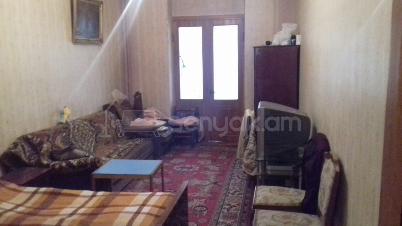 3 Սենյականոց Բնակարան Քարե Շենքում, 80քմ, 2/5 հարկ, Նորմալ Վիճակում