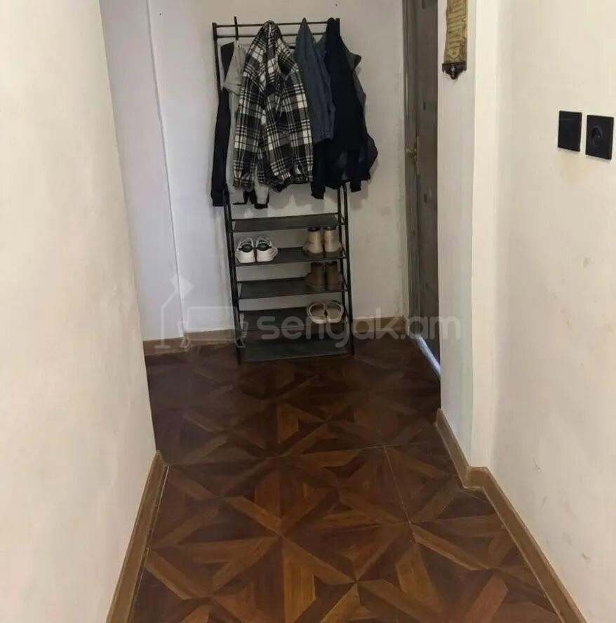 2 Սենյականոց Բնակարան Քարե Շենքում, 57քմ, 4/4 հարկ, Նորմալ Վիճակում