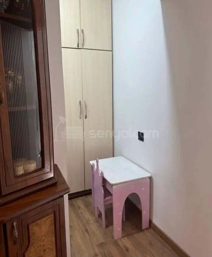 2 Սենյականոց Բնակարան Քարե Շենքում, 57քմ, 4/4 հարկ, Նորմալ Վիճակում