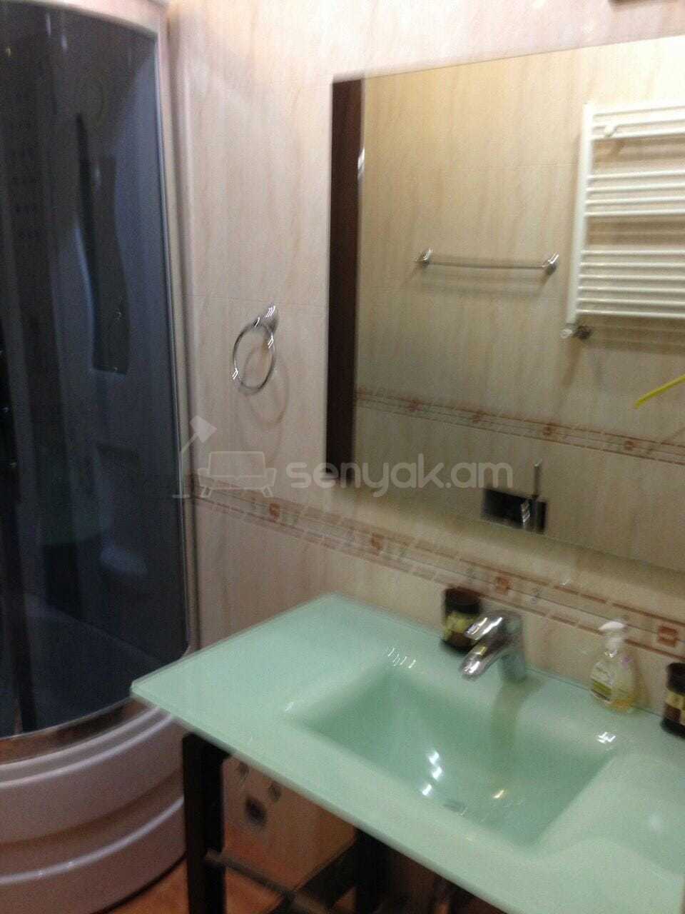 6 Սենյականոց Բնակարան Քարե Շենքում, 183քմ, 5/6 հարկ, Դիզայներական Վերանորոգված