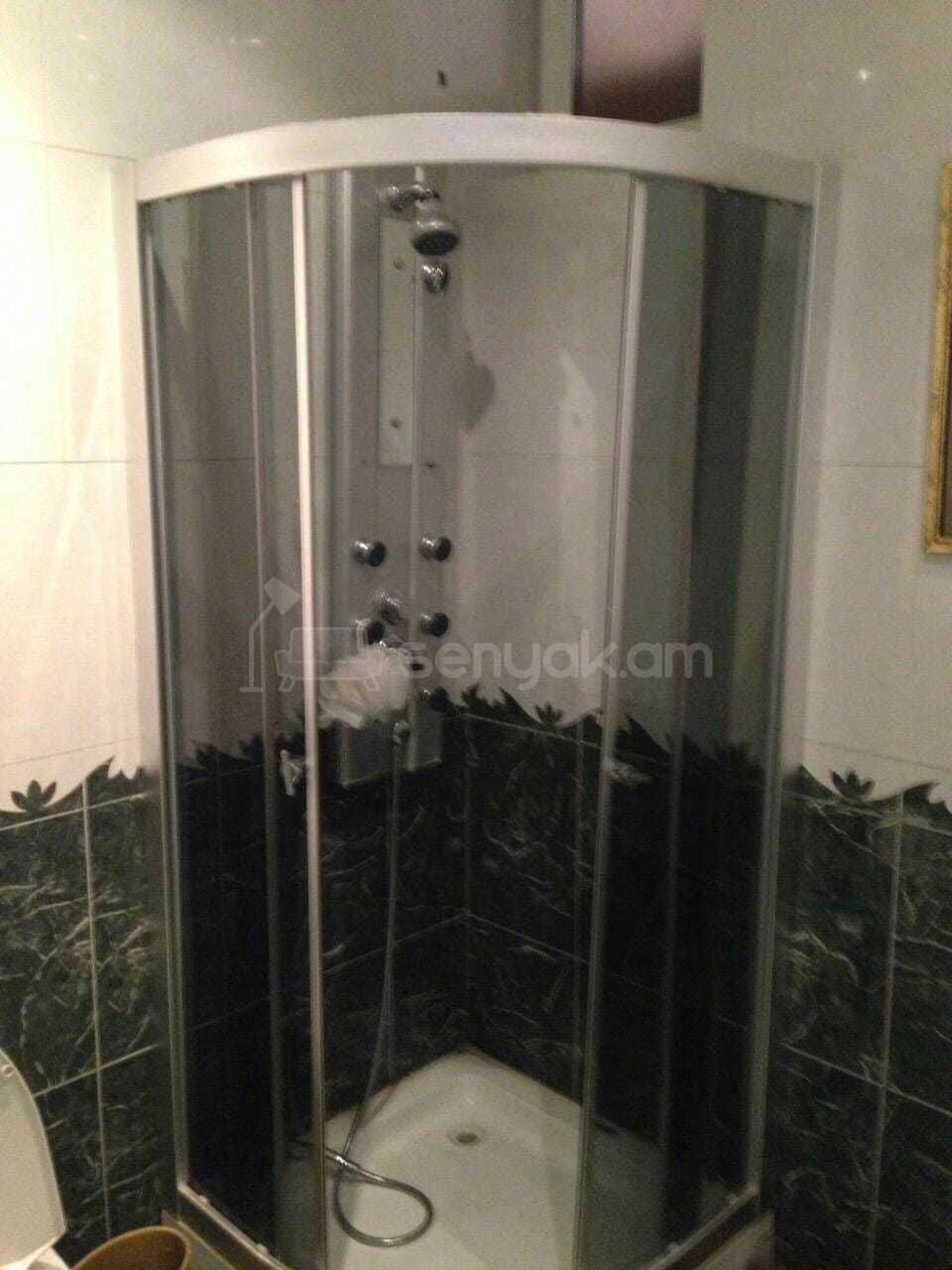 6 Սենյականոց Բնակարան Քարե Շենքում, 183քմ, 5/6 հարկ, Դիզայներական Վերանորոգված