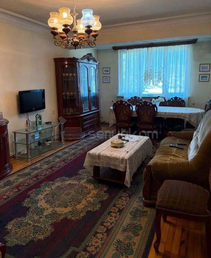 5 Սենյականոց Բնակարան Քարե Շենքում, 134քմ, 5/5 հարկ, Նորմալ Վիճակում
