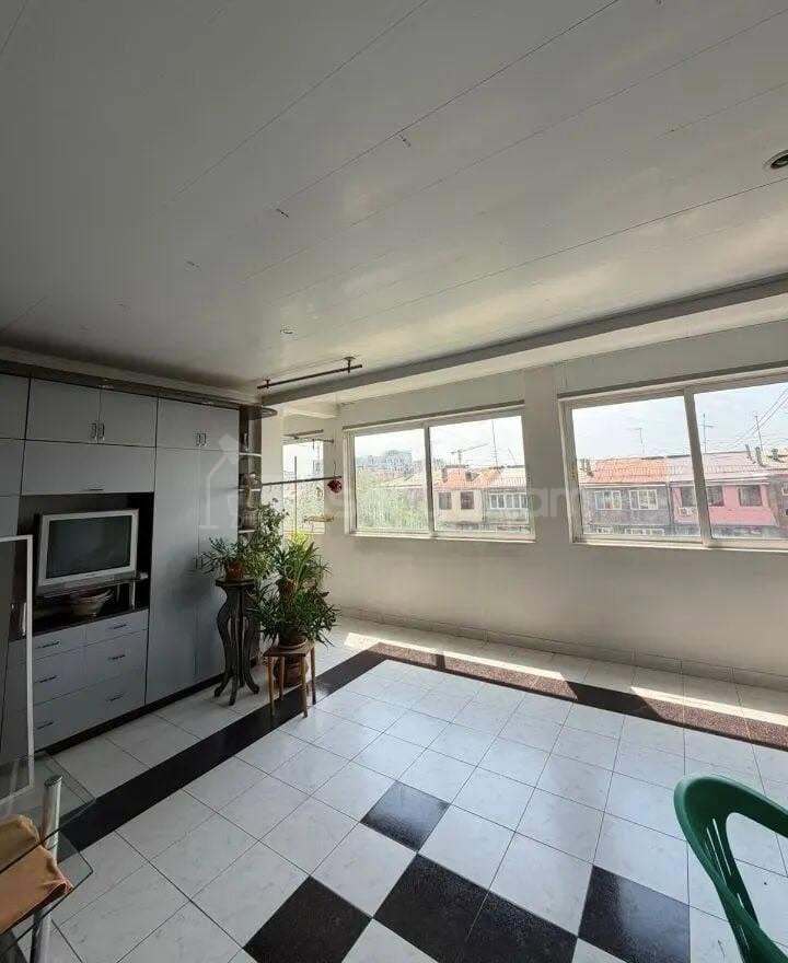 5 Սենյականոց Բնակարան Քարե Շենքում, 134քմ, 5/5 հարկ, Նորմալ Վիճակում