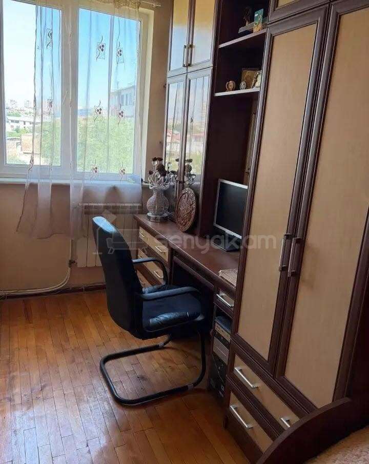 5 Սենյականոց Բնակարան Քարե Շենքում, 134քմ, 5/5 հարկ, Նորմալ Վիճակում