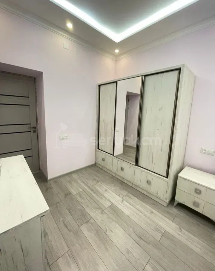 3 Սենյականոց Բնակարան Քարե Շենքում, 70քմ, 2/5 հարկ, Դիզայներական Վերանորոգված, Կահավորված