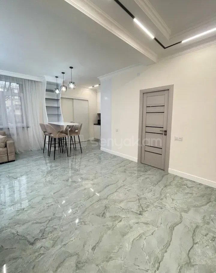 3 Սենյականոց Բնակարան Քարե Շենքում, 70քմ, 2/5 հարկ, Դիզայներական Վերանորոգված, Կահավորված