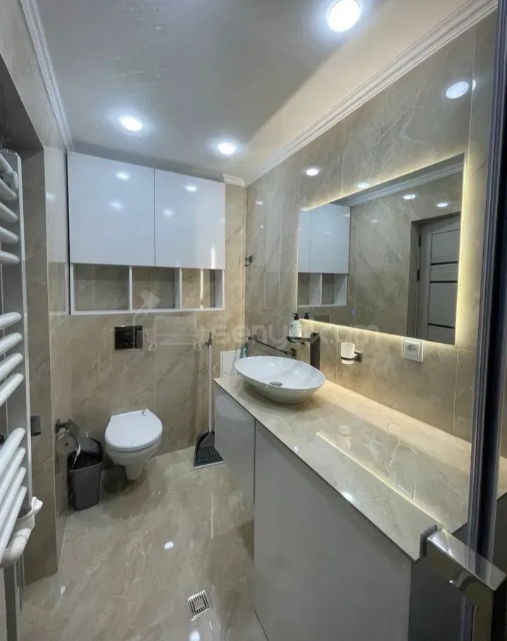 3 Սենյականոց Բնակարան Քարե Շենքում, 70քմ, 2/5 հարկ, Դիզայներական Վերանորոգված, Կահավորված