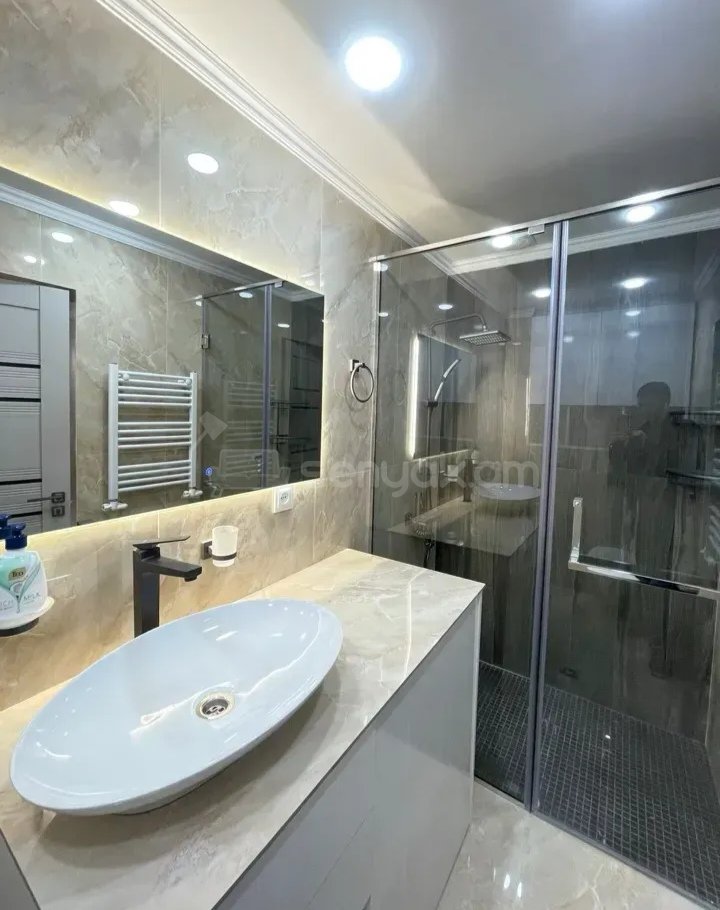 3 Սենյականոց Բնակարան Քարե Շենքում, 70քմ, 2/5 հարկ, Դիզայներական Վերանորոգված, Կահավորված