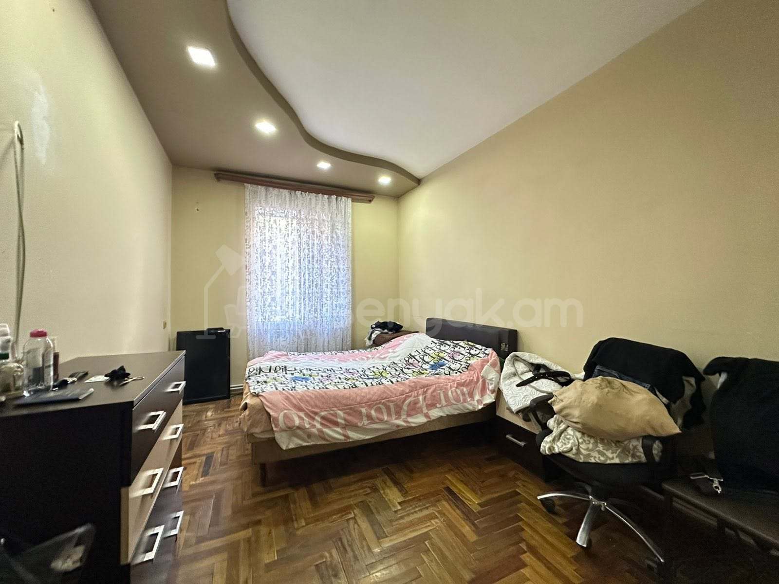 4 Սենյականոց Բնակարան, 80քմ, 1/9 հարկ, Նորմալ Վիճակում