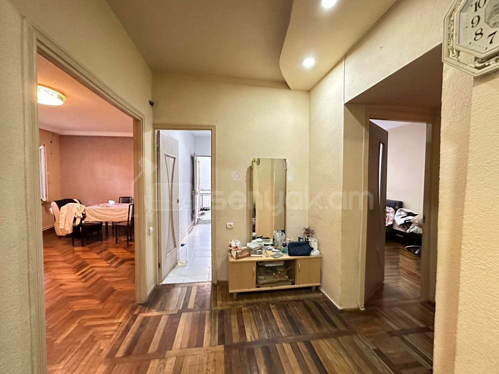 4 Սենյականոց Բնակարան, 80քմ, 1/9 հարկ, Նորմալ Վիճակում