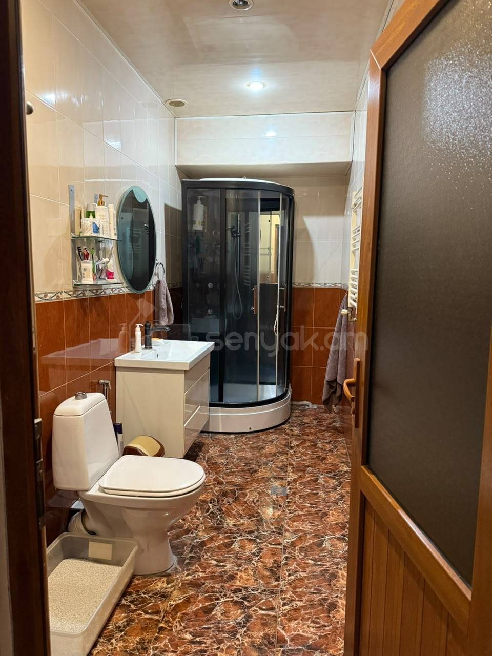 4 Սենյականոց Բնակարան Քարե Շենքում, 100քմ, 2/2 հարկ, Նորմալ Վիճակում, Կահավորված