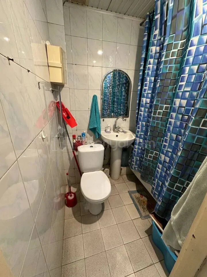 3 Սենյականոց Բնակարան Քարե Շենքում, 70քմ, 4/4 հարկ, Նորմալ Վիճակում