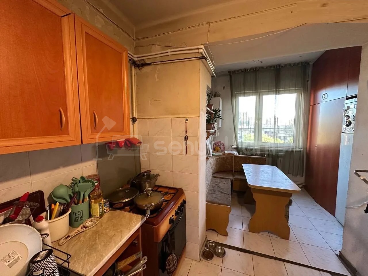 3 Սենյականոց Բնակարան Քարե Շենքում, 70քմ, 4/4 հարկ, Նորմալ Վիճակում