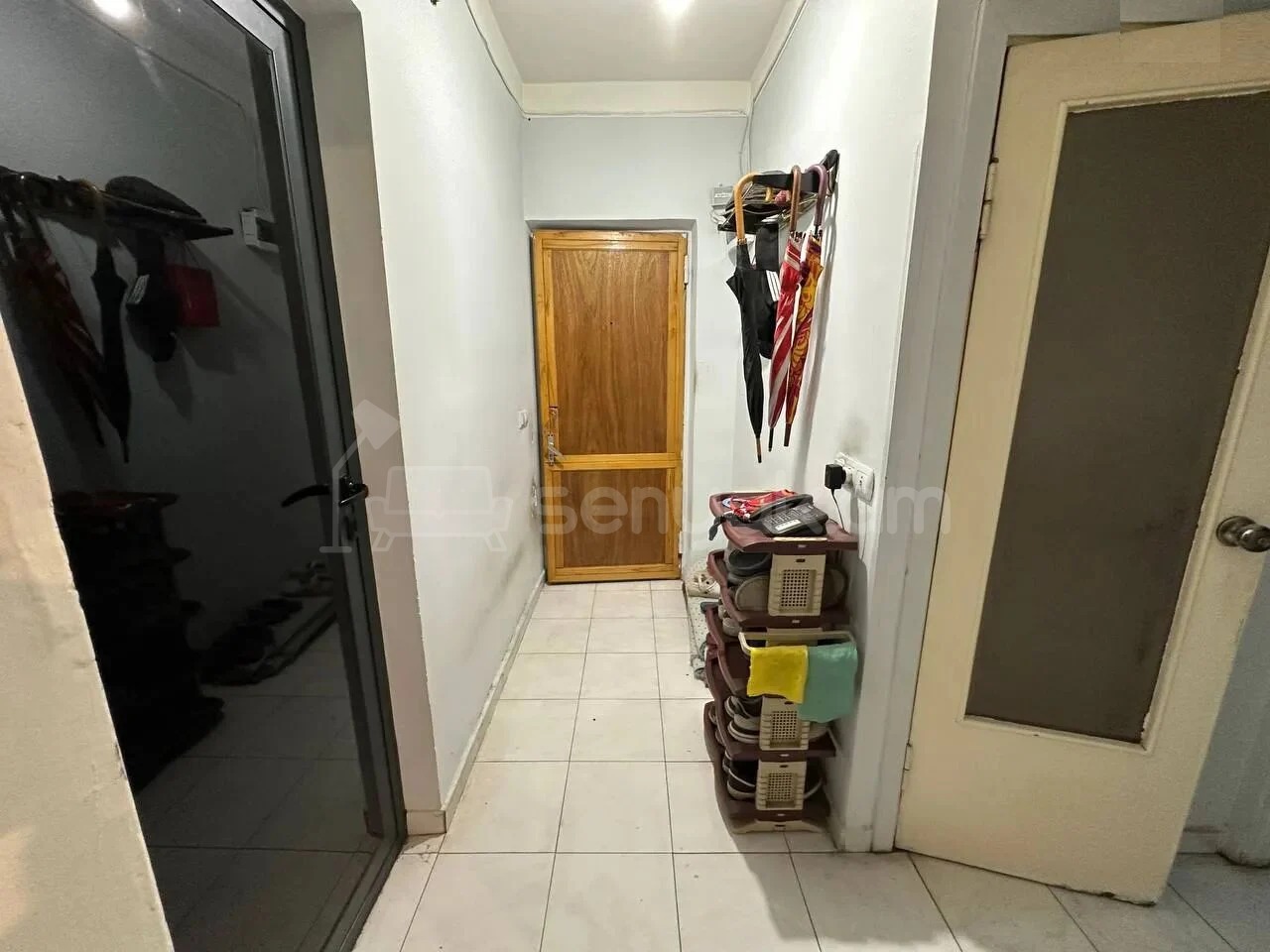 3 Սենյականոց Բնակարան Քարե Շենքում, 70քմ, 4/4 հարկ, Նորմալ Վիճակում