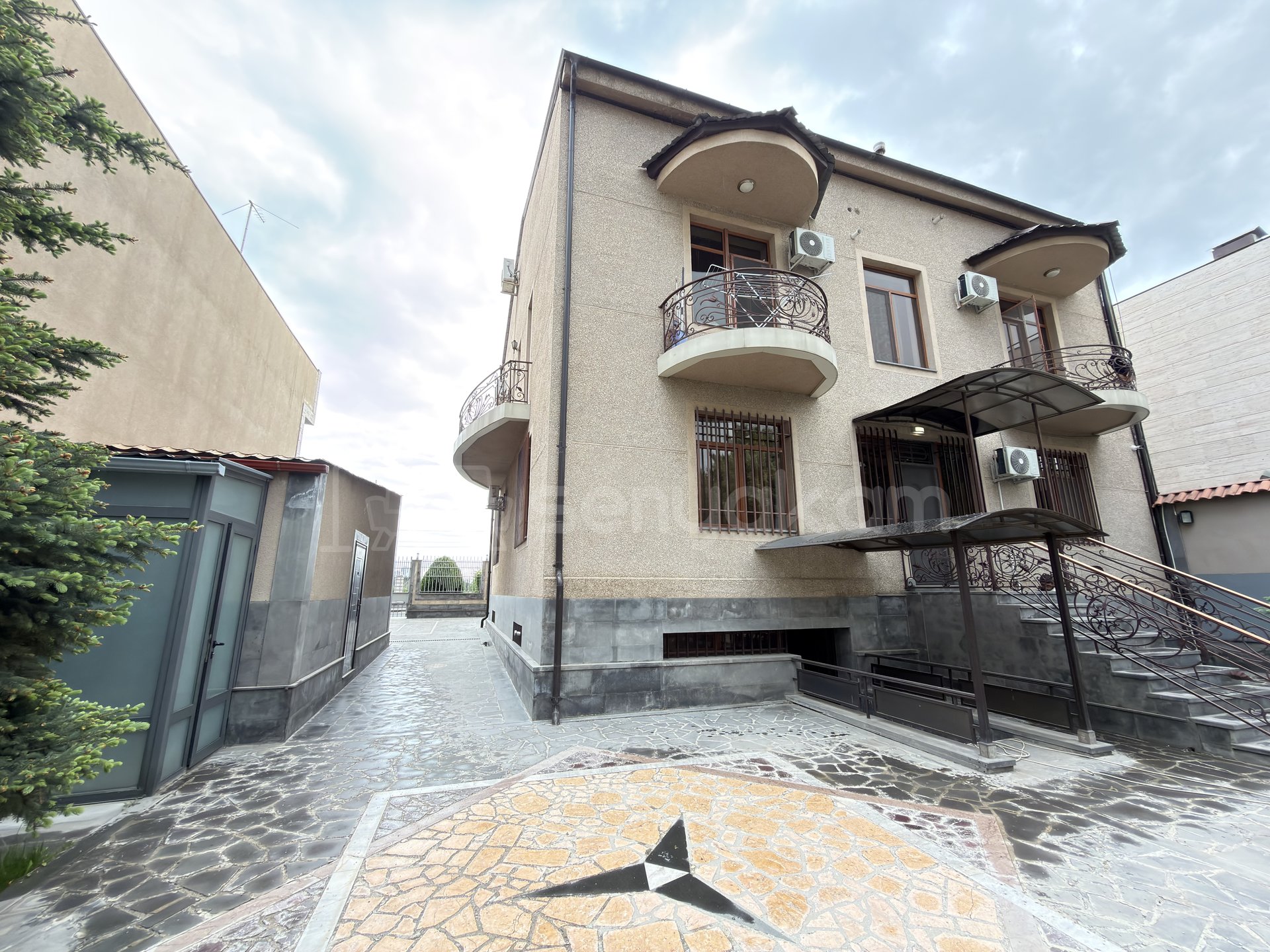 7 Սենյականոց Սեփական Տուն, 722քմ, Կապիտալ Վերանորոգված, Կահավորված, Ավտոտնակով