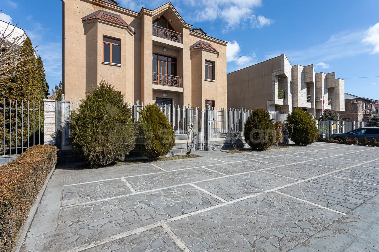 8 Սենյականոց Սեփական Տուն, 722քմ, Կապիտալ Վերանորոգված, Ավտոտնակով