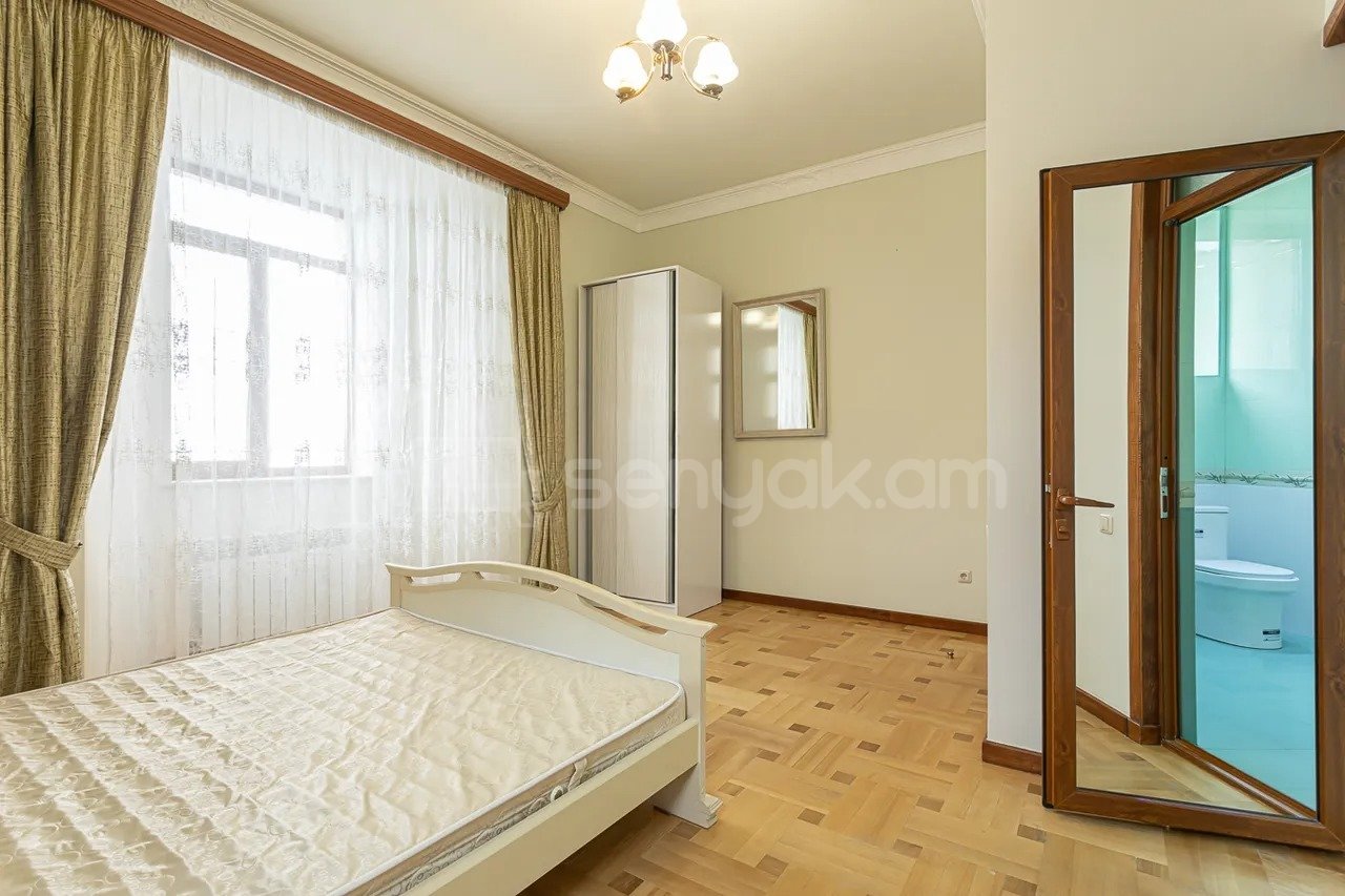 8 Սենյականոց Սեփական Տուն, 722քմ, Կապիտալ Վերանորոգված, Ավտոտնակով