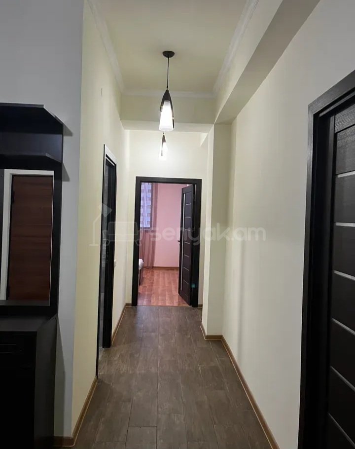 3 Սենյականոց Բնակարան Քարե Շենքում, 96քմ, 8/14 հարկ, Կապիտալ Վերանորոգված, Կահավորված