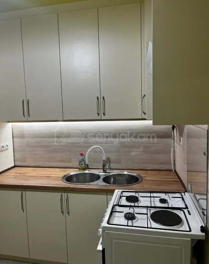 3 Սենյականոց Բնակարան Քարե Շենքում, 96քմ, 8/14 հարկ, Կապիտալ Վերանորոգված, Կահավորված