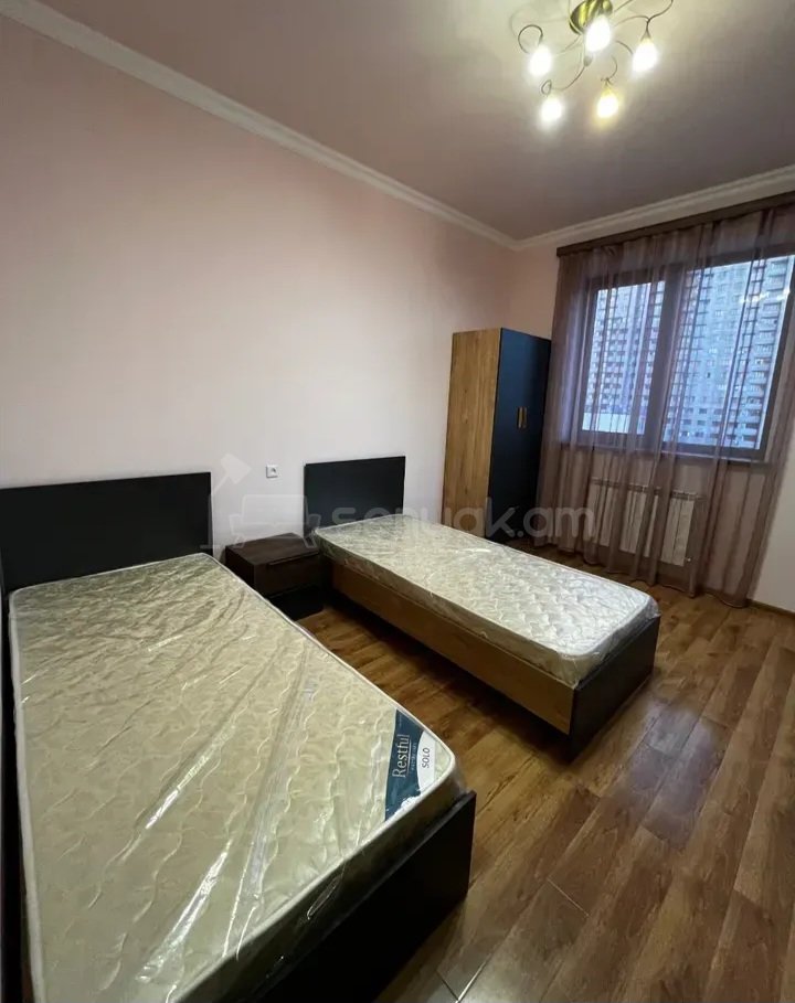 3 Սենյականոց Բնակարան Քարե Շենքում, 96քմ, 8/14 հարկ, Կապիտալ Վերանորոգված, Կահավորված