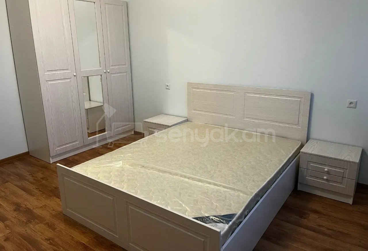 3 Սենյականոց Բնակարան Քարե Շենքում, 96քմ, 8/14 հարկ, Կապիտալ Վերանորոգված, Կահավորված