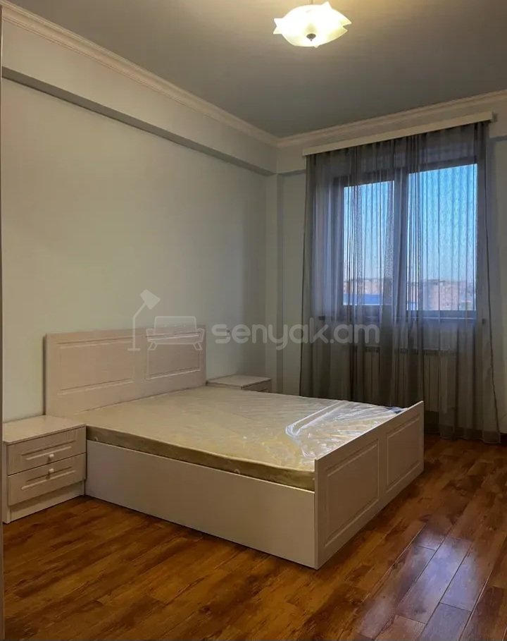 3 Սենյականոց Բնակարան Քարե Շենքում, 96քմ, 8/14 հարկ, Կապիտալ Վերանորոգված, Կահավորված