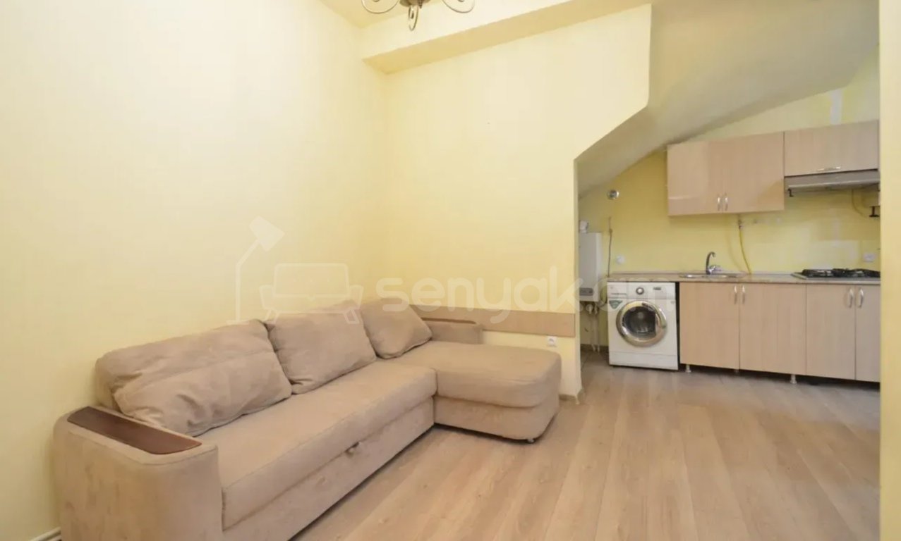 3 Սենյականոց Բնակարան Քարե Շենքում, 70քմ, 2/3 հարկ, Նորմալ Վիճակում, Կահավորված