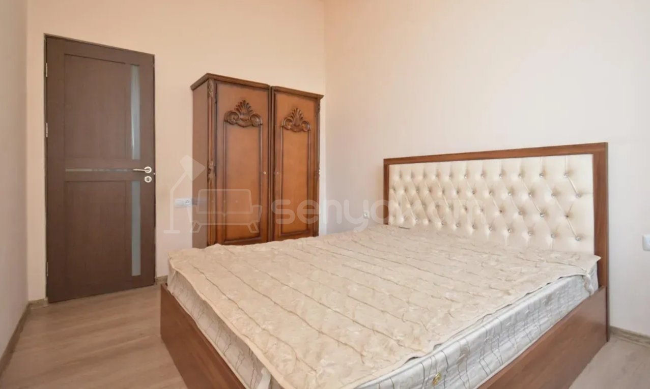 3 Սենյականոց Բնակարան Քարե Շենքում, 70քմ, 2/3 հարկ, Նորմալ Վիճակում, Կահավորված