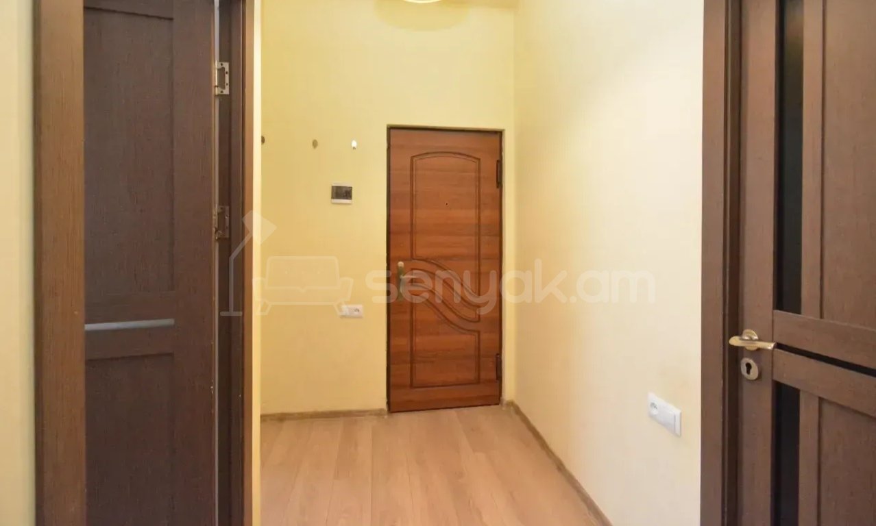 3 Սենյականոց Բնակարան Քարե Շենքում, 70քմ, 2/3 հարկ, Նորմալ Վիճակում, Կահավորված
