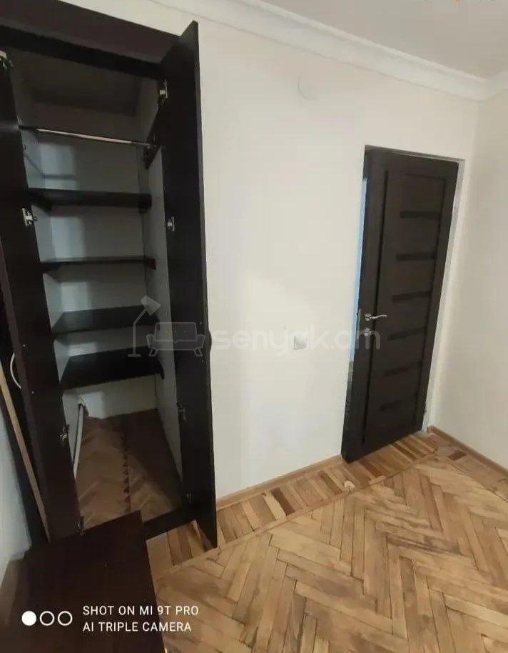 3 Սենյականոց Բնակարան Քարե Շենքում, 80քմ, 4/4 հարկ, Նորմալ Վիճակում, Կահավորված