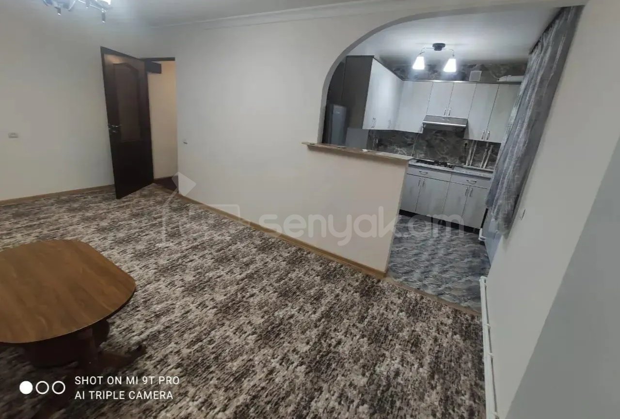 3 Սենյականոց Բնակարան Քարե Շենքում, 80քմ, 4/4 հարկ, Նորմալ Վիճակում, Կահավորված