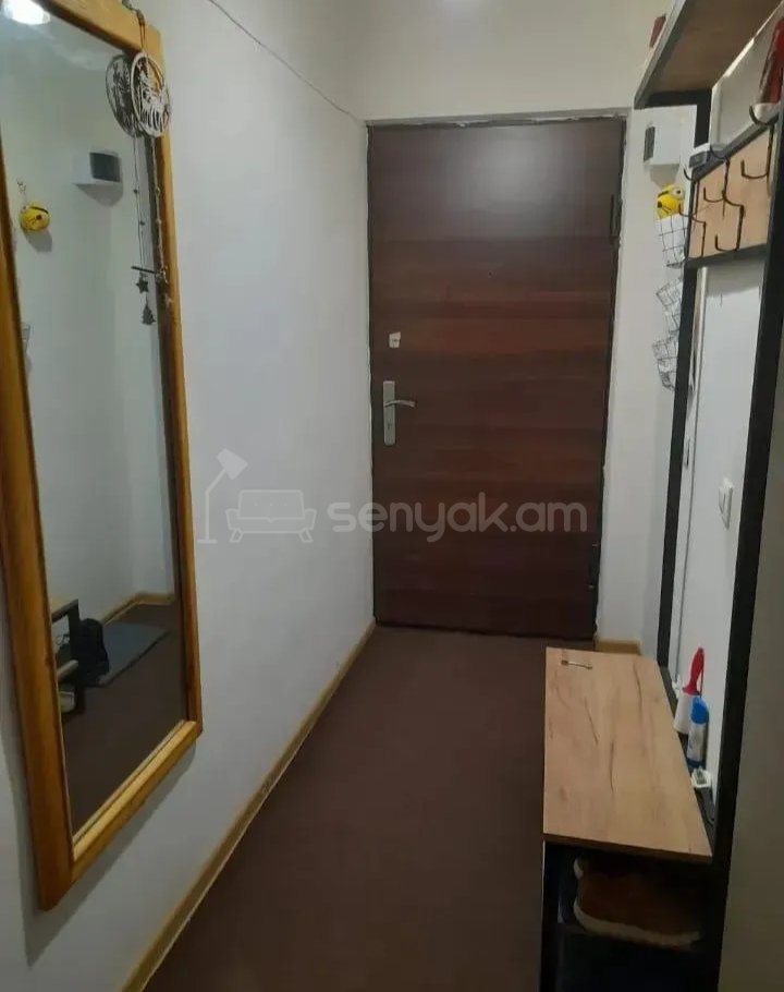 3 Սենյականոց Բնակարան Քարե Շենքում, 80քմ, 4/4 հարկ, Նորմալ Վիճակում, Կահավորված