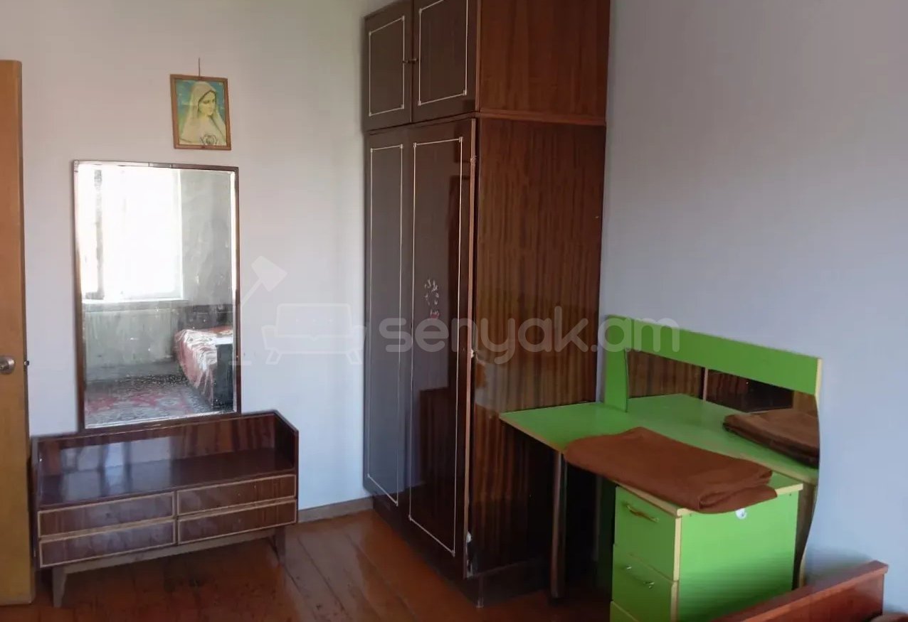 3 Սենյականոց Բնակարան, 80քմ, 9/9 հարկ, Նորմալ Վիճակում, Մասամբ Կահավորված