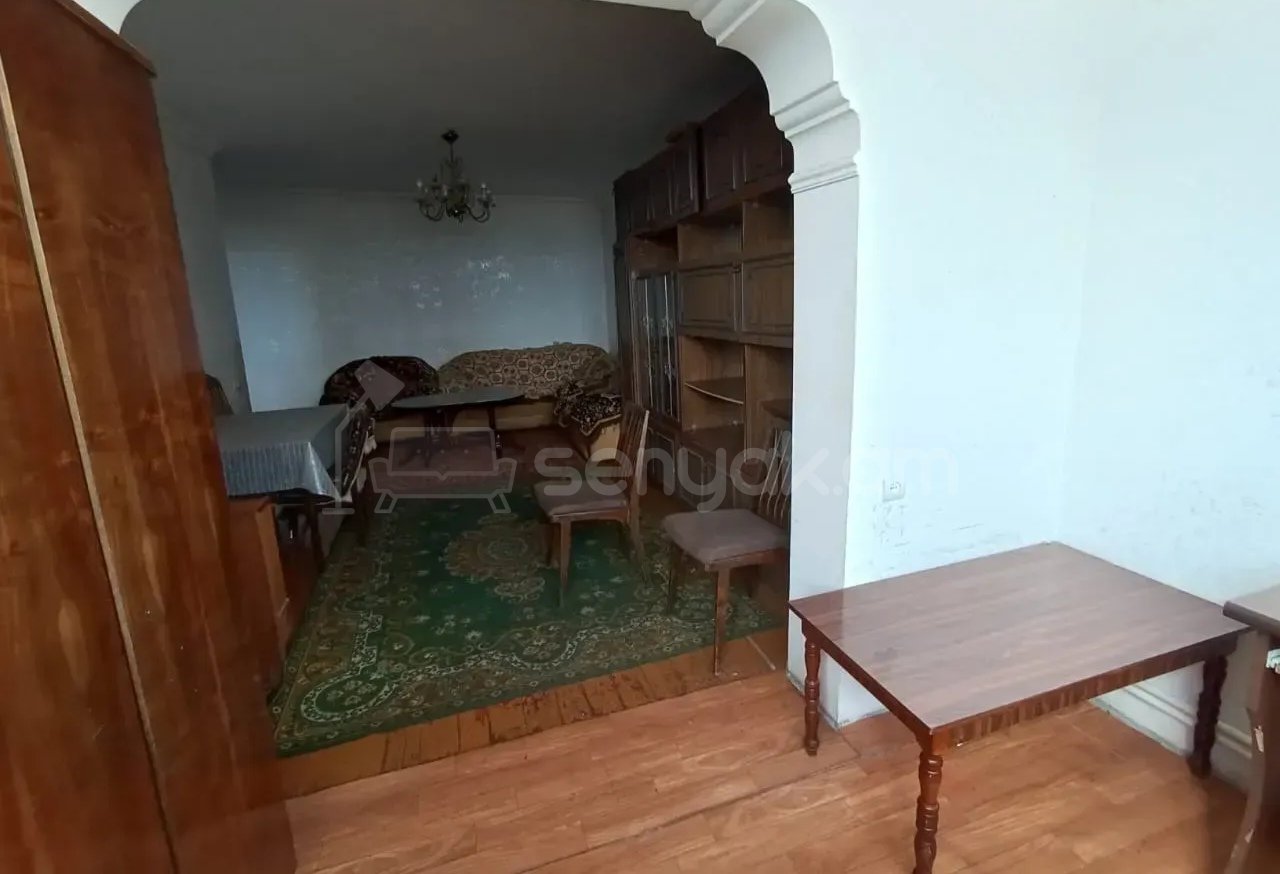 3 Սենյականոց Բնակարան, 80քմ, 9/9 հարկ, Նորմալ Վիճակում, Մասամբ Կահավորված