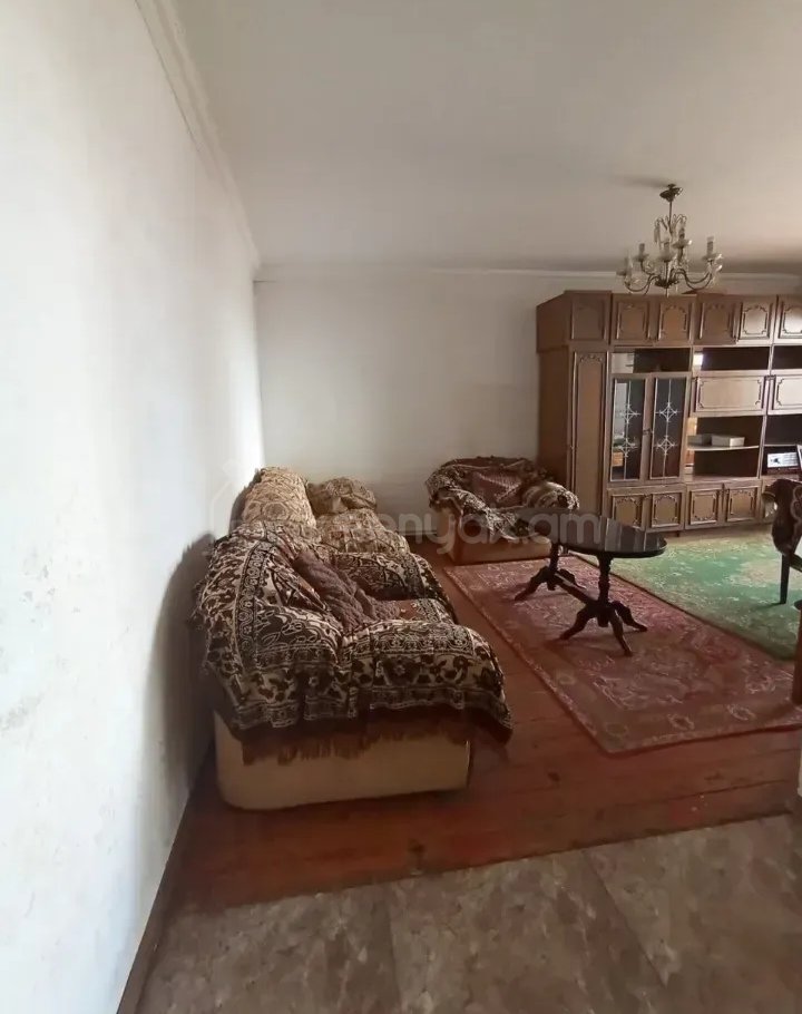 3 Սենյականոց Բնակարան, 80քմ, 9/9 հարկ, Նորմալ Վիճակում, Մասամբ Կահավորված